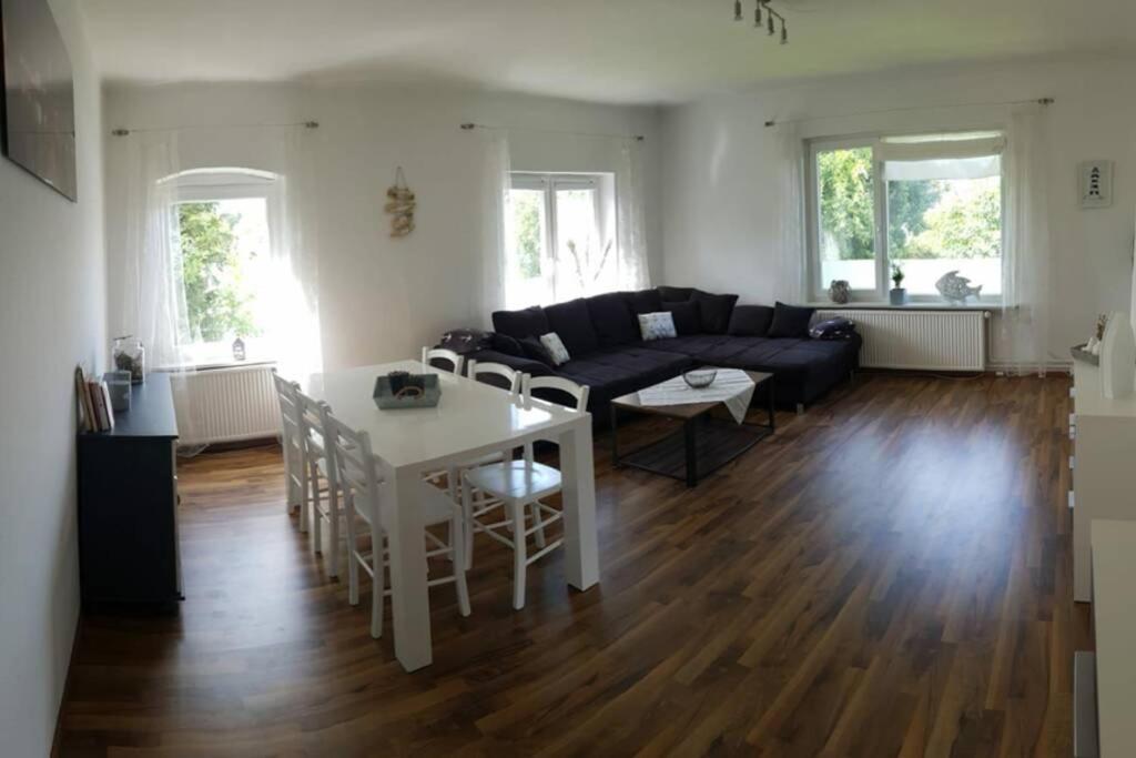 Haushälfte mit Garten und Terrasse Achtung aktuell Baustelle in der Straße Flensburg Exterior foto