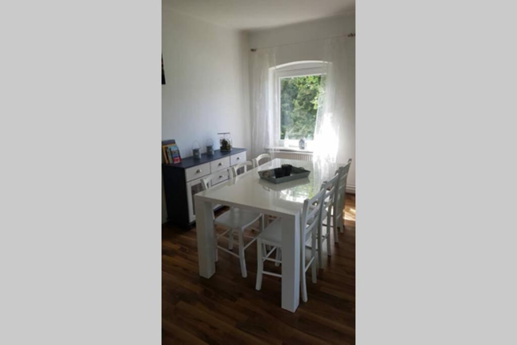Haushälfte mit Garten und Terrasse Achtung aktuell Baustelle in der Straße Flensburg Exterior foto
