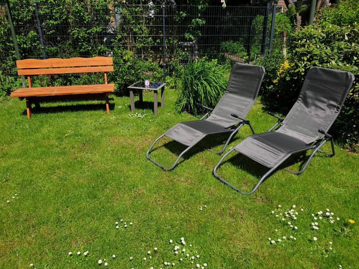 Haushälfte mit Garten und Terrasse Achtung aktuell Baustelle in der Straße Flensburg Exterior foto