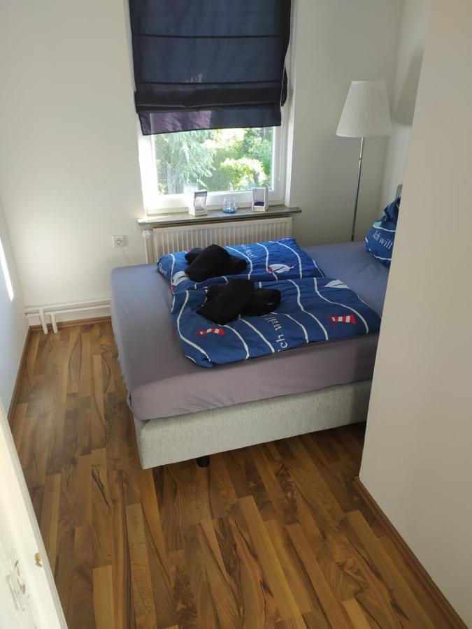 Haushälfte mit Garten und Terrasse Achtung aktuell Baustelle in der Straße Flensburg Exterior foto